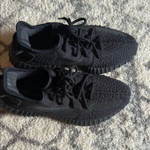Yeezy boost Shoes size 8
